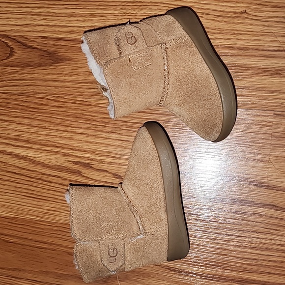 Baby Uggs - Picture 5 of 8